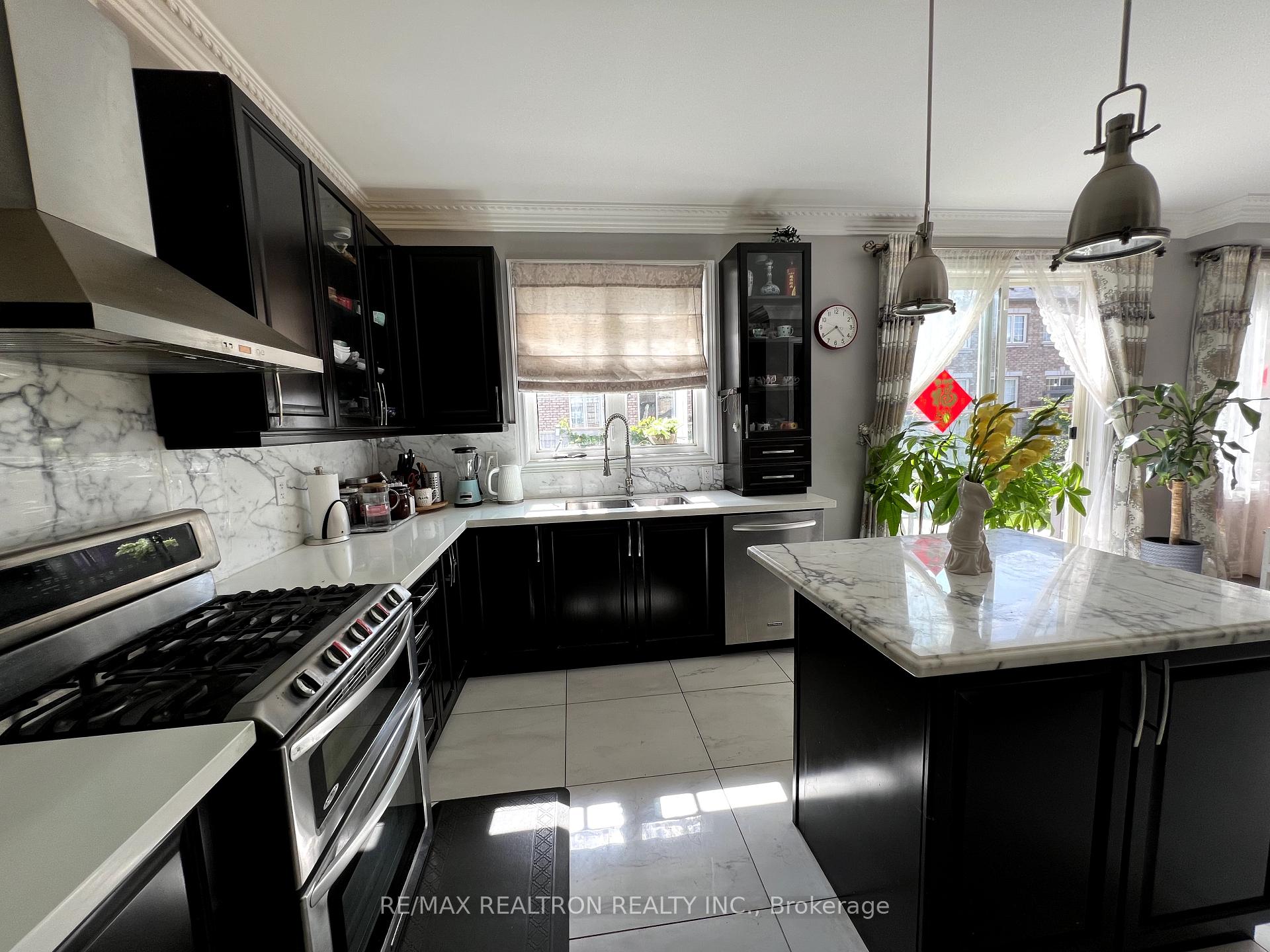 Photo 11 of 98 Greenspire Avenue, Markham, Wismer — HOMEH