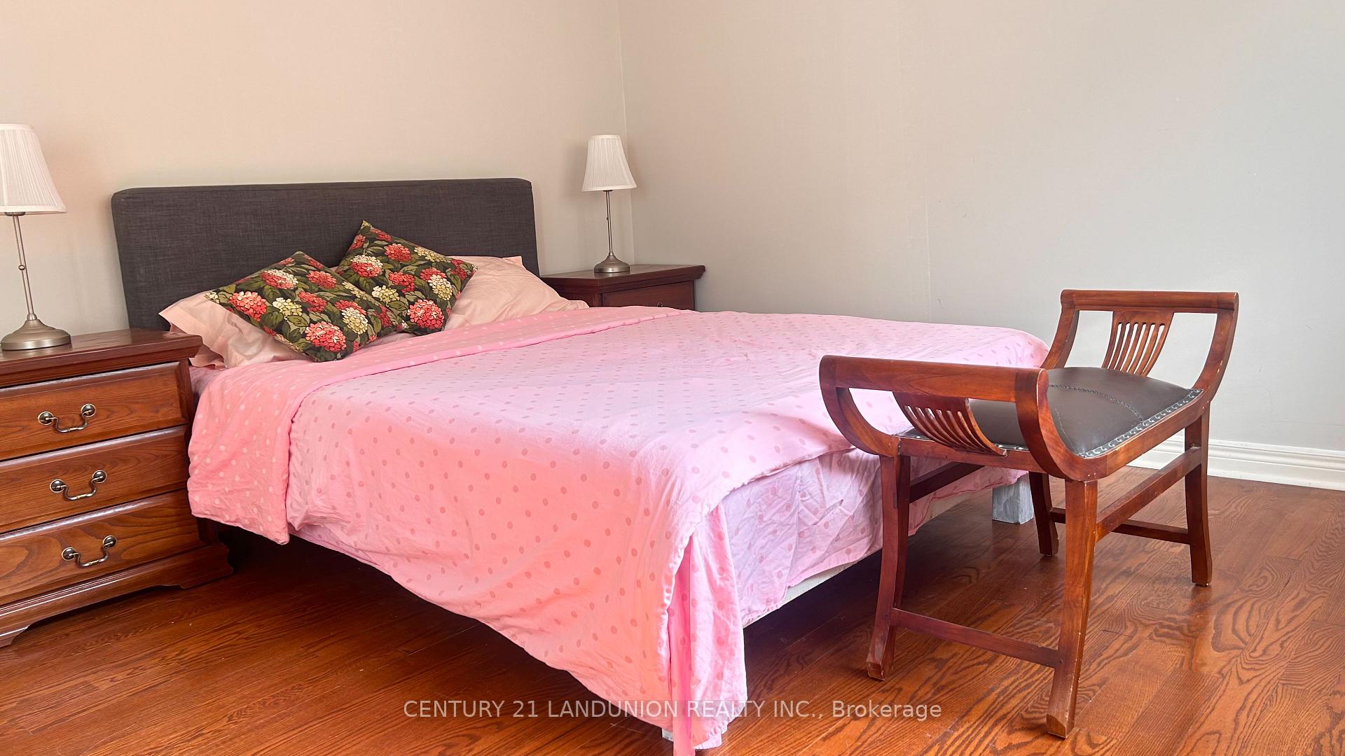 Front of Unit unit 2, 19 Everglades Court N