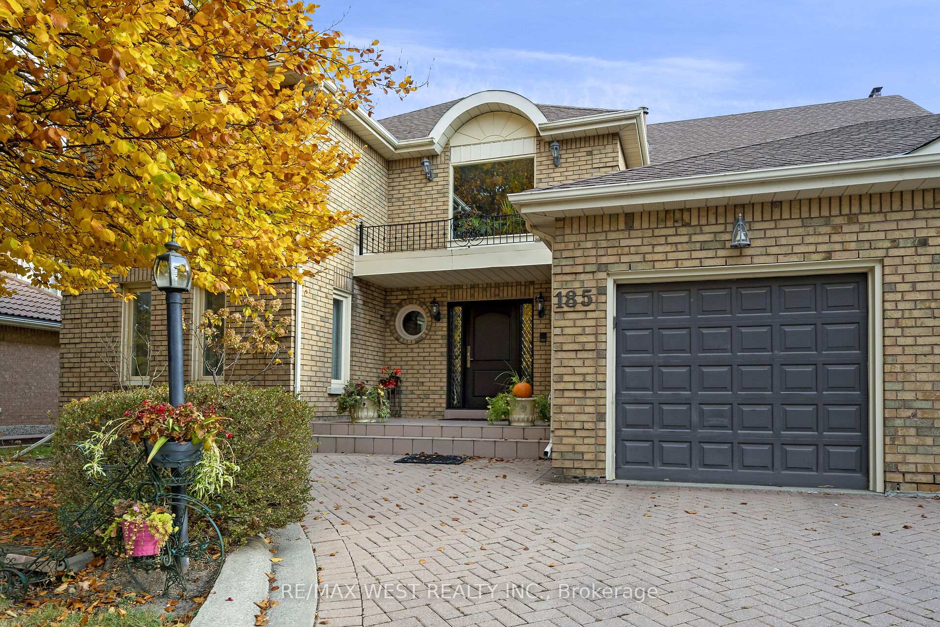 Photo 2 of 185 Dianawood Ridge, Vaughan, East Woodbridge — HOMEH