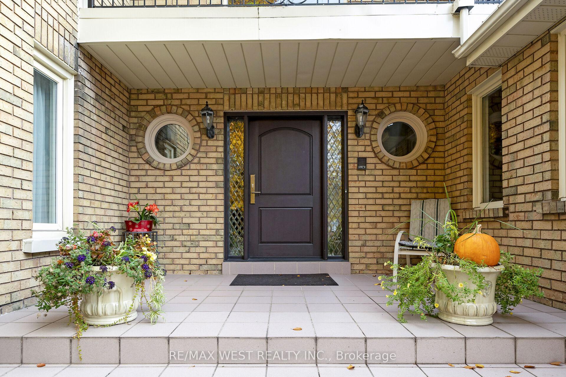 Photo 3 of 185 Dianawood Ridge, Vaughan, East Woodbridge — HOMEH