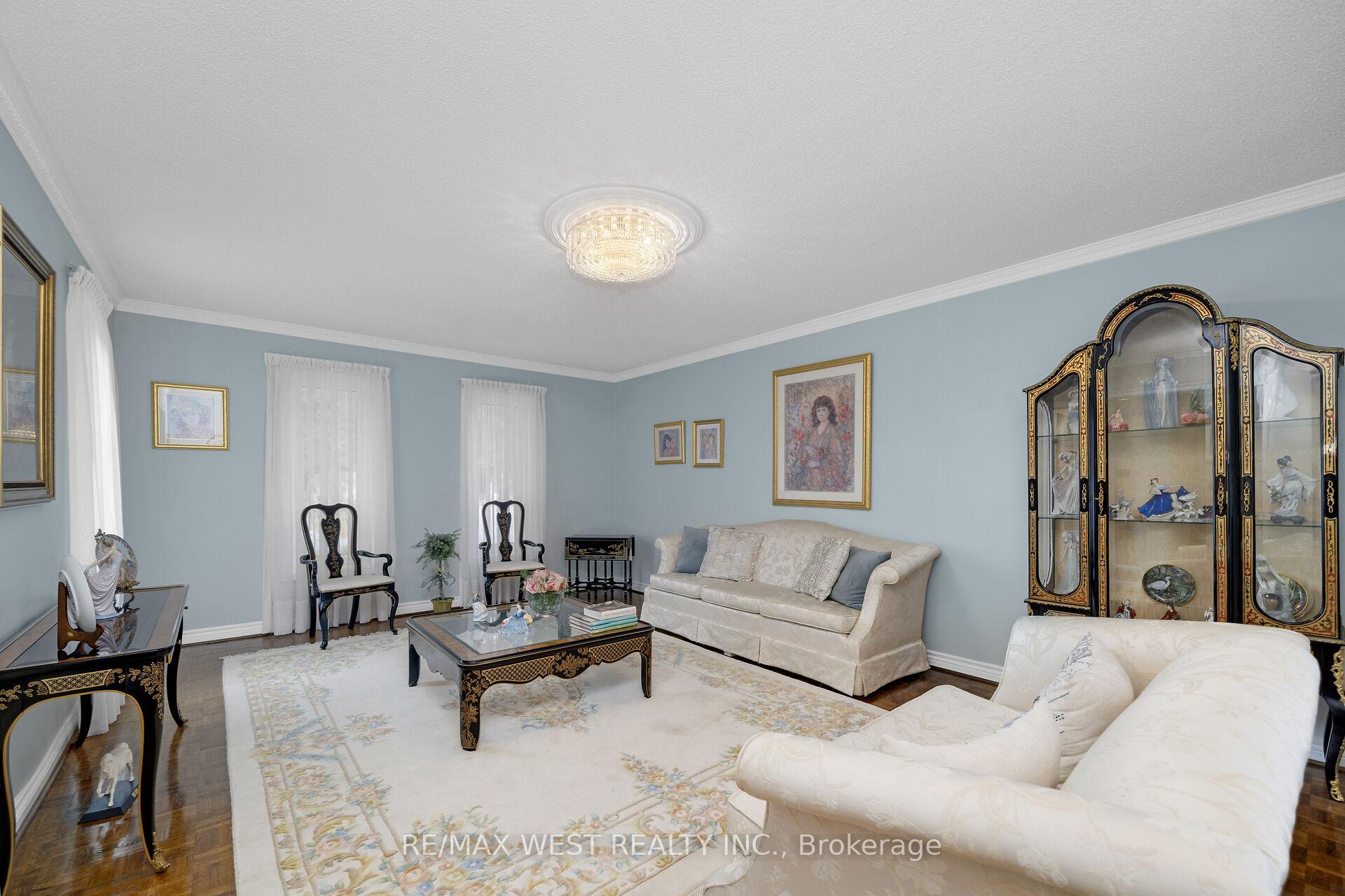 Photo 6 of 185 Dianawood Ridge, Vaughan, East Woodbridge — HOMEH