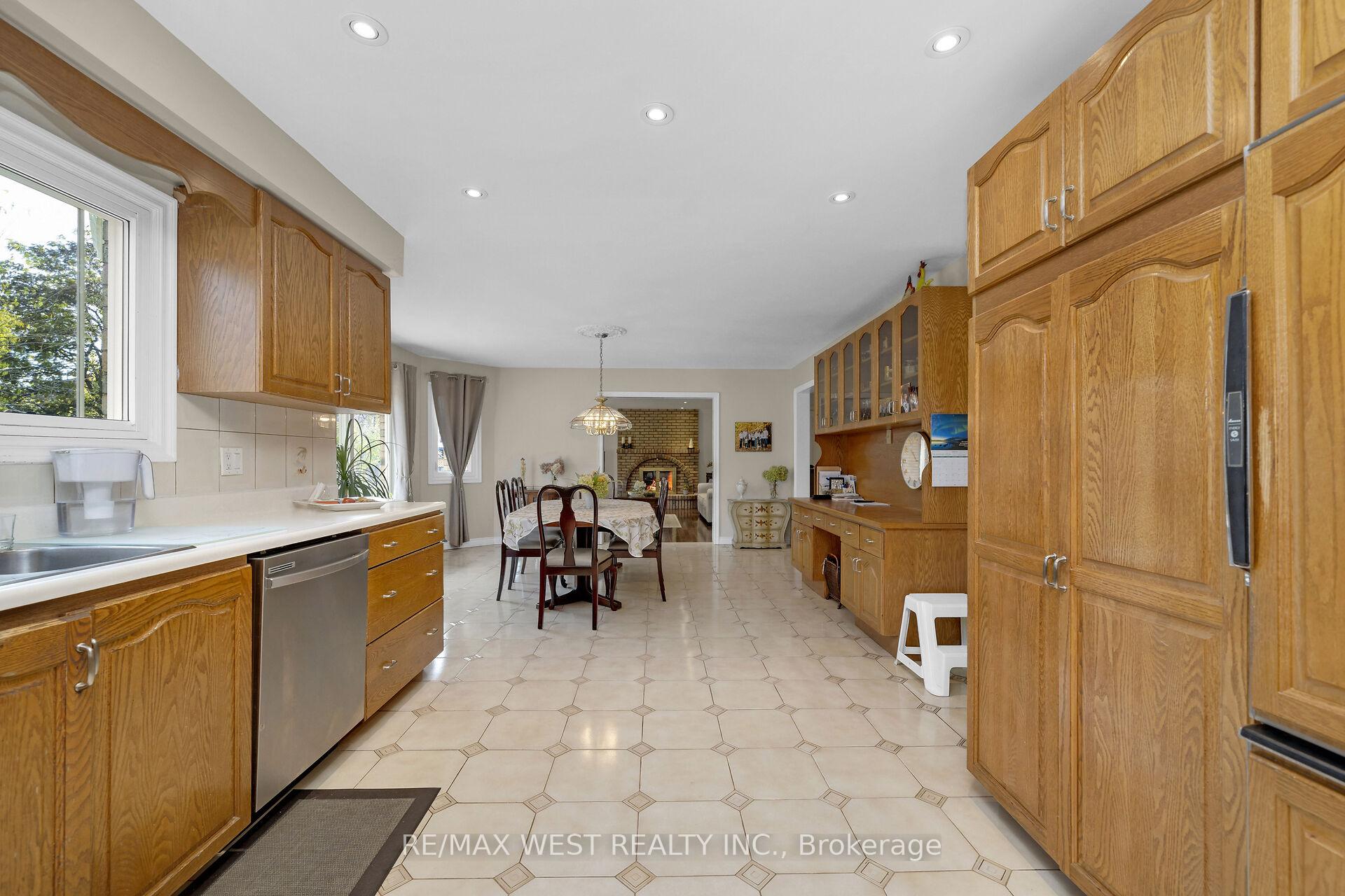 Photo 15 of 185 Dianawood Ridge, Vaughan, East Woodbridge — HOMEH