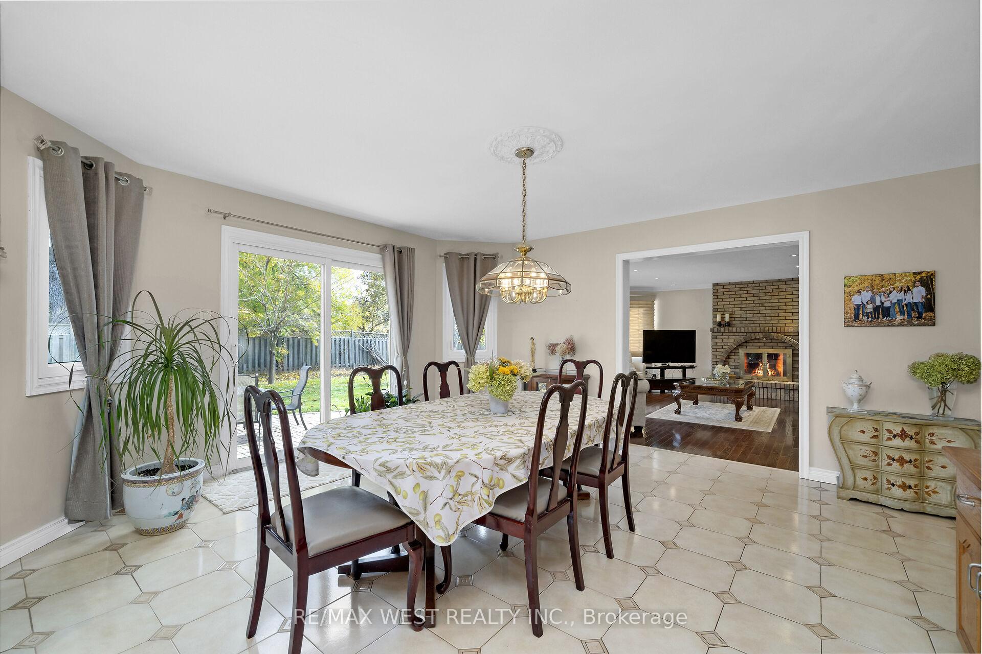 Photo 16 of 185 Dianawood Ridge, Vaughan, East Woodbridge — HOMEH