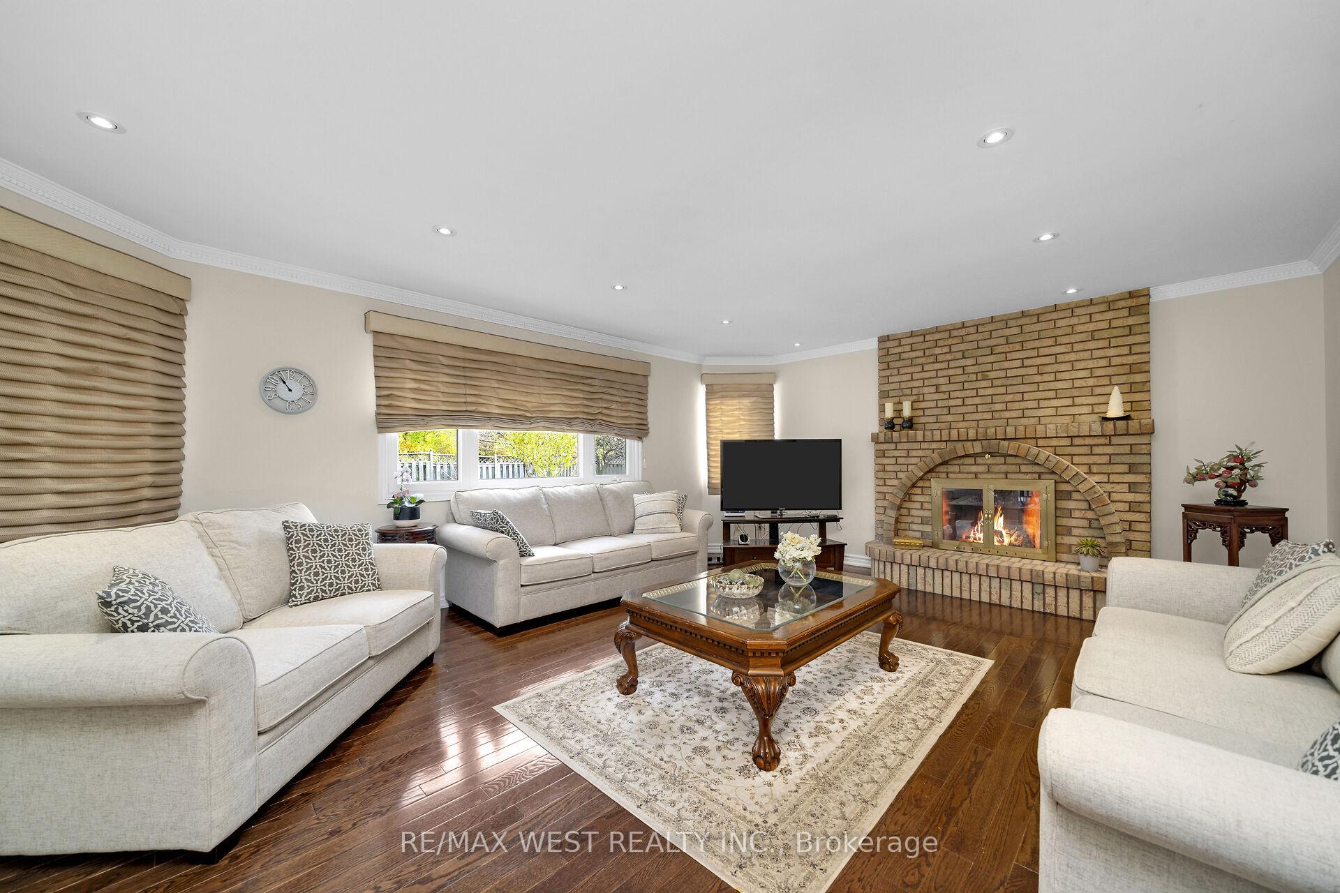 Photo 17 of 185 Dianawood Ridge, Vaughan, East Woodbridge — HOMEH