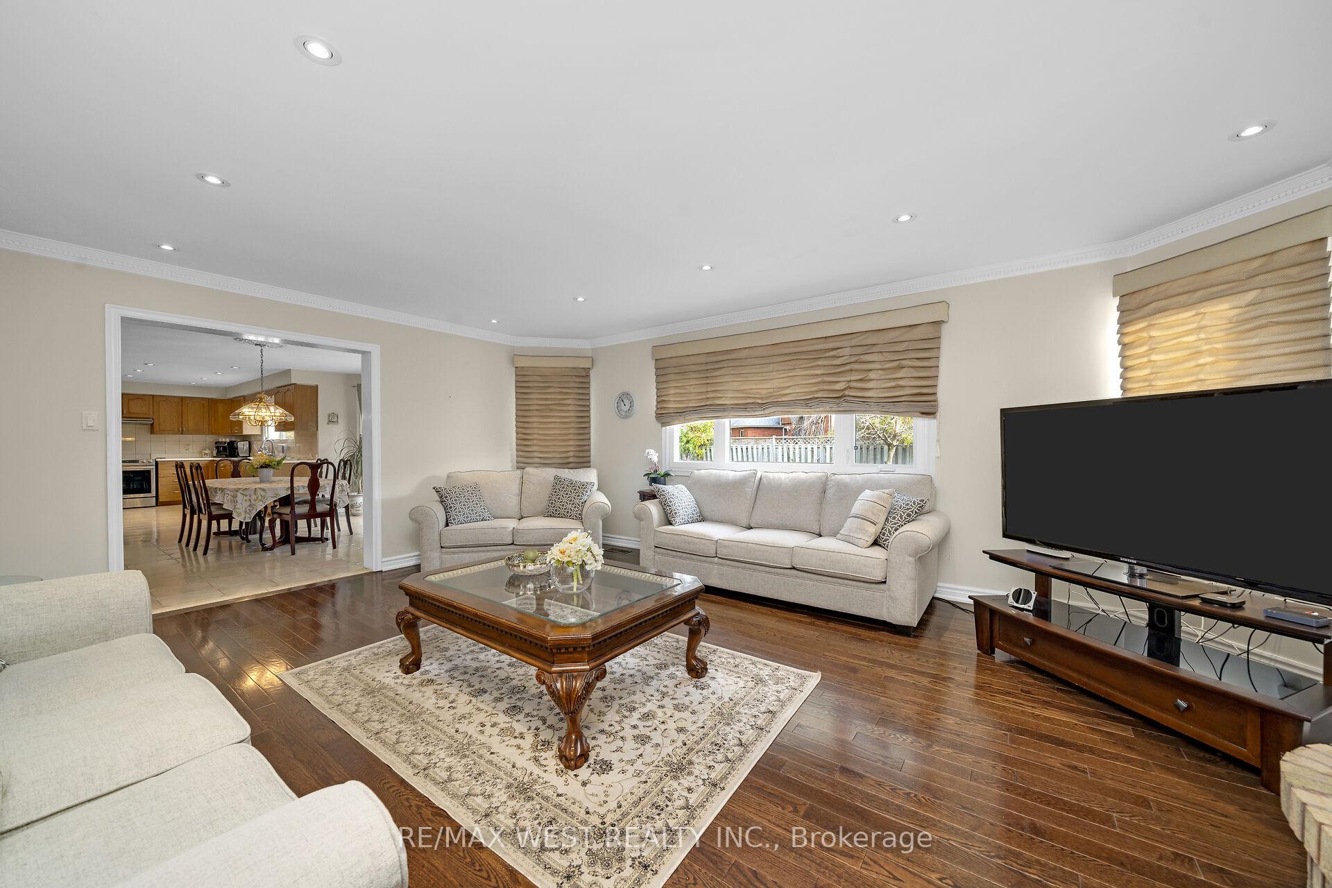 Photo 18 of 185 Dianawood Ridge, Vaughan, East Woodbridge — HOMEH