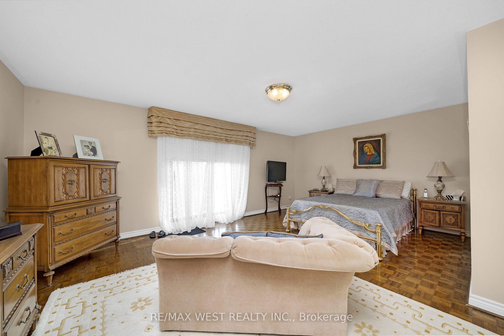 Photo 20 of 185 Dianawood Ridge, Vaughan, East Woodbridge — HOMEH