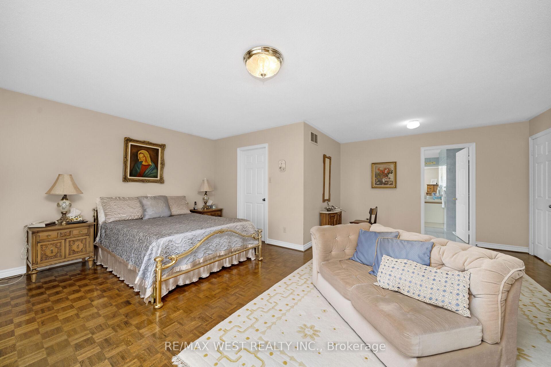 Photo 21 of 185 Dianawood Ridge, Vaughan, East Woodbridge — HOMEH
