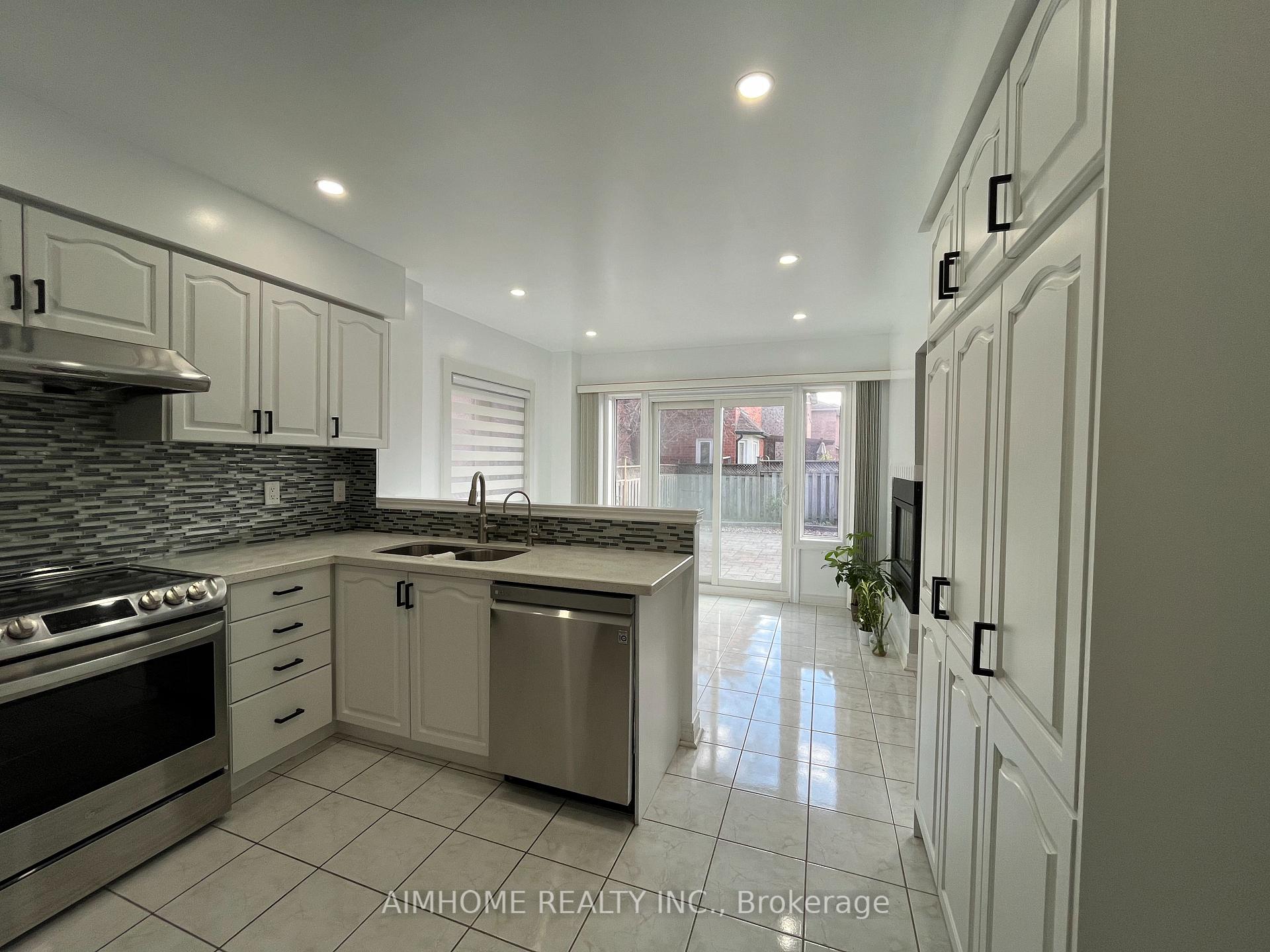 Photo 7 of 78 Alpine Crescent, Richmond Hill, Rouge Woods — HOMEH
