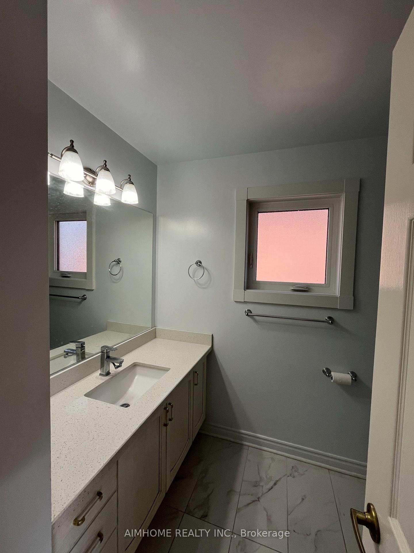 Photo 14 of 78 Alpine Crescent, Richmond Hill, Rouge Woods — HOMEH