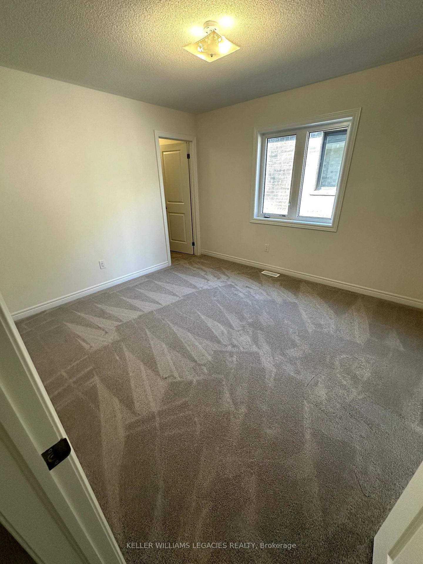 Photo 3 of 1412 Davis Loop N, Innisfil, Lefroy — HOMEH
