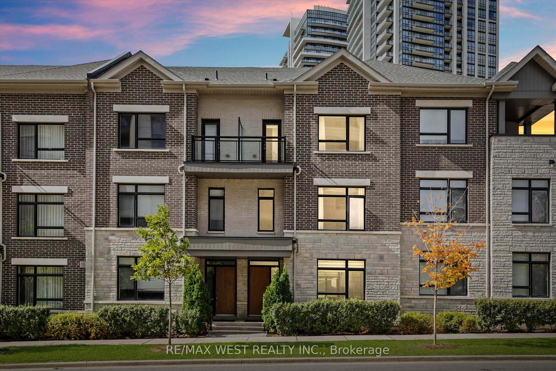 Photo 2 of 60 Saddlecreek Drive, Markham, Commerce Valley — HOMEH