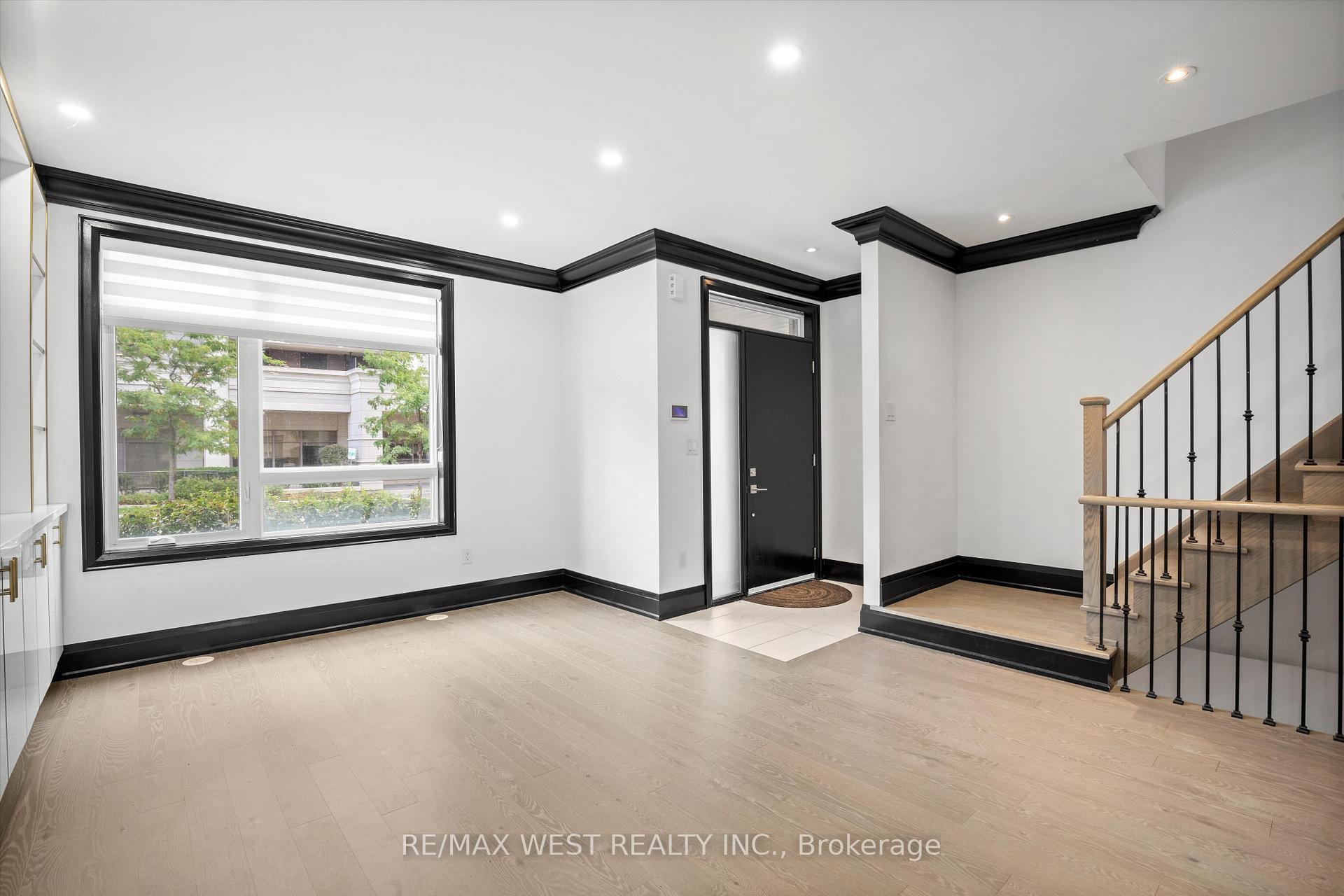 Photo 4 of 60 Saddlecreek Drive, Markham, Commerce Valley — HOMEH