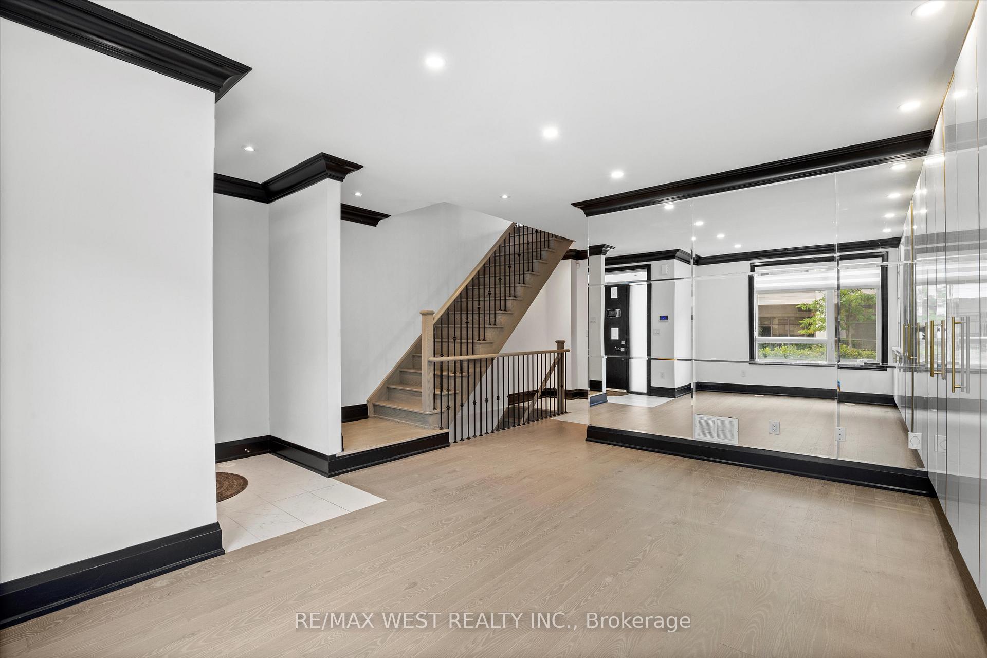 Photo 5 of 60 Saddlecreek Drive, Markham, Commerce Valley — HOMEH