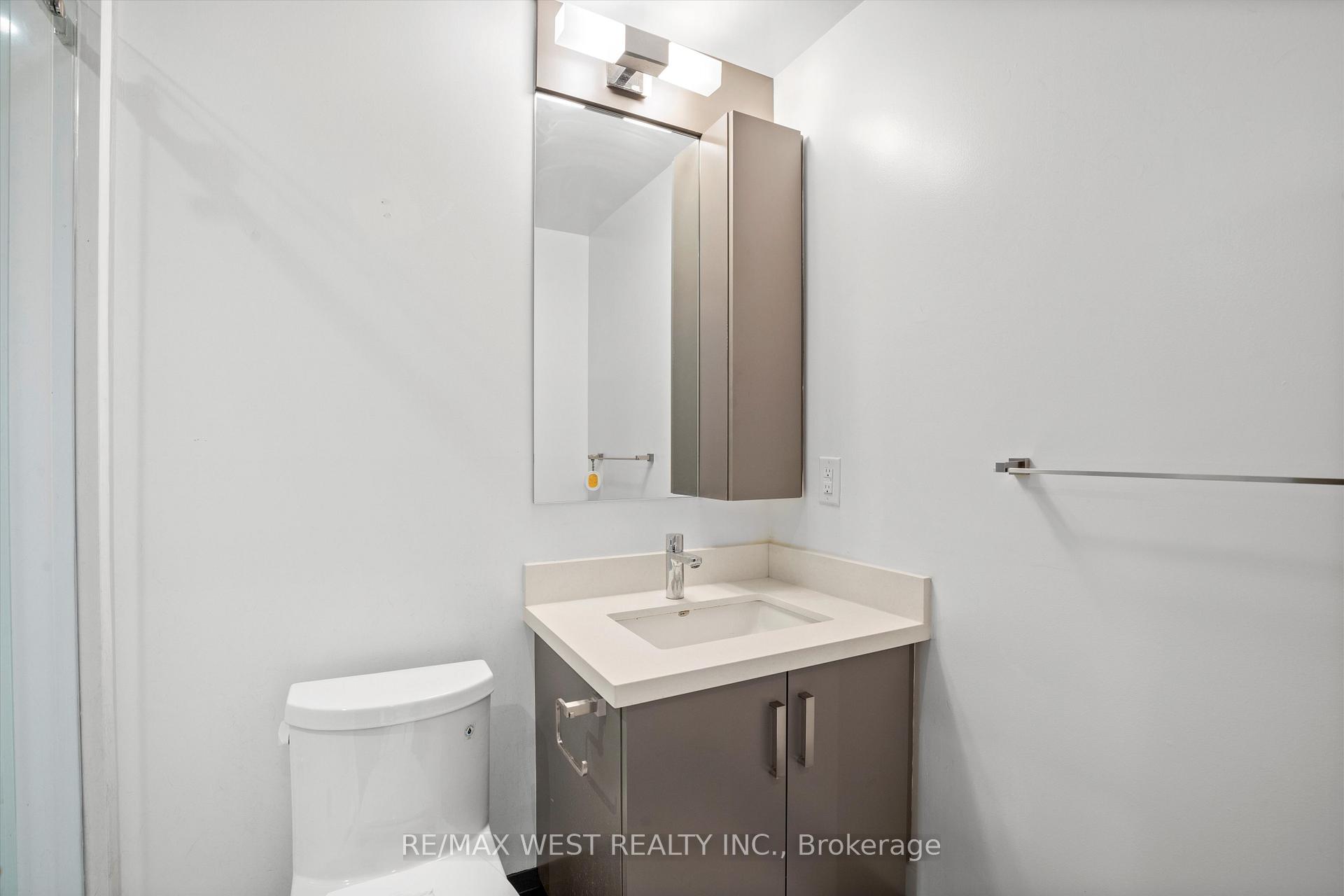 Photo 6 of 60 Saddlecreek Drive, Markham, Commerce Valley — HOMEH