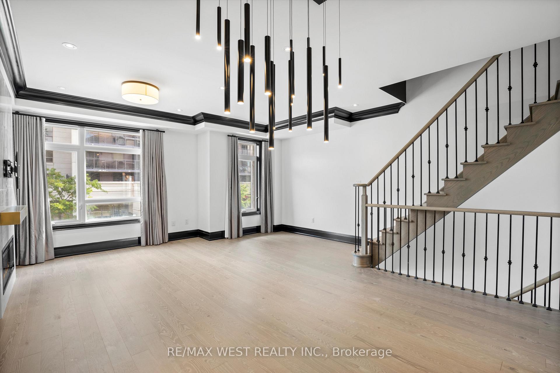 Photo 8 of 60 Saddlecreek Drive, Markham, Commerce Valley — HOMEH