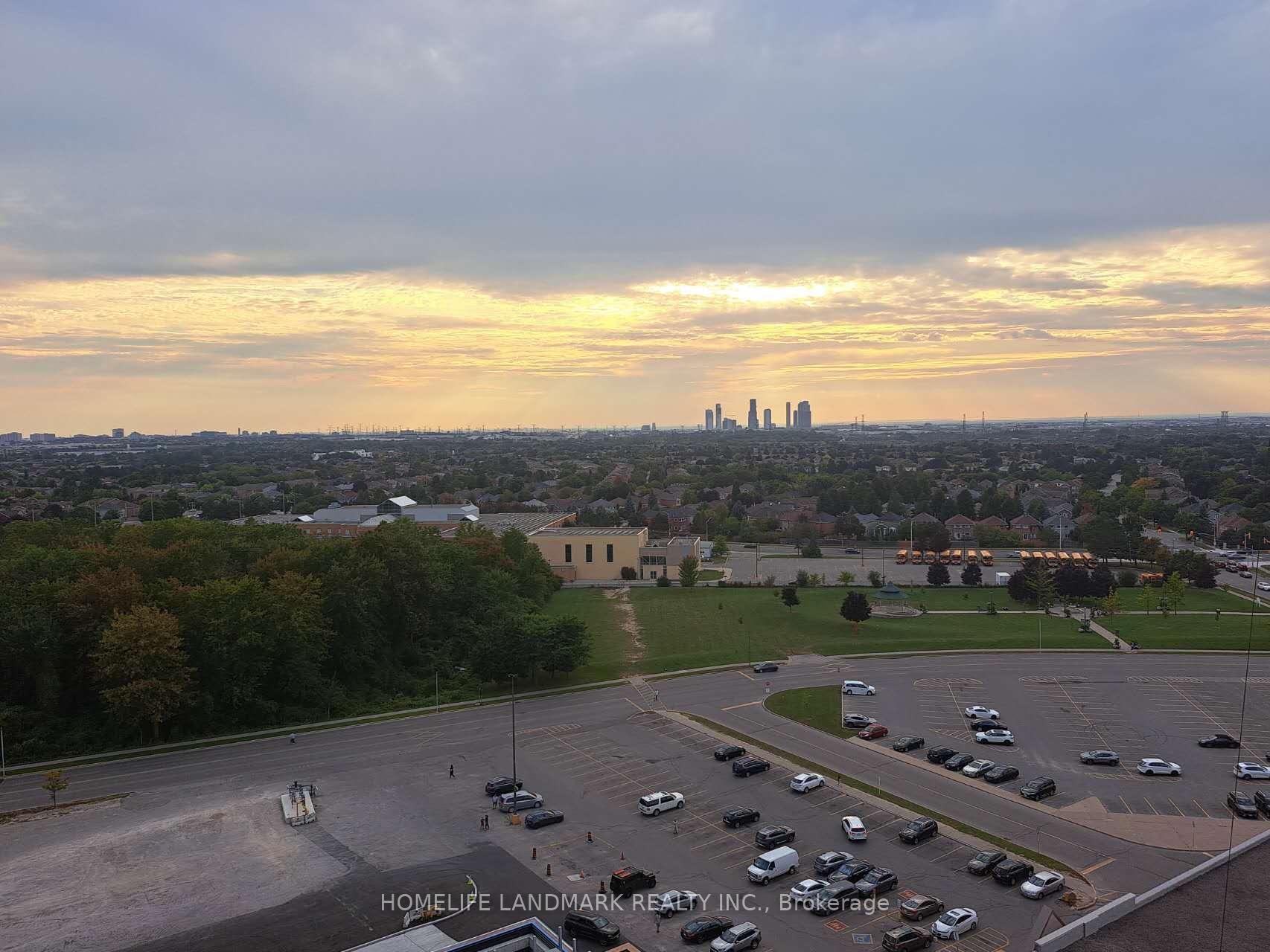 Photo 11 of Unit 1204, 50 Upper Mall Way, Vaughan, Brownridge — HOMEH