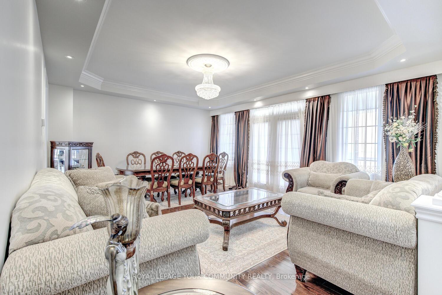 Photo 10 of 110 Muret Crescent, Vaughan, Patterson — HOMEH