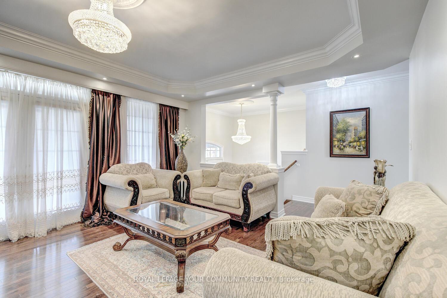 Photo 12 of 110 Muret Crescent, Vaughan, Patterson — HOMEH