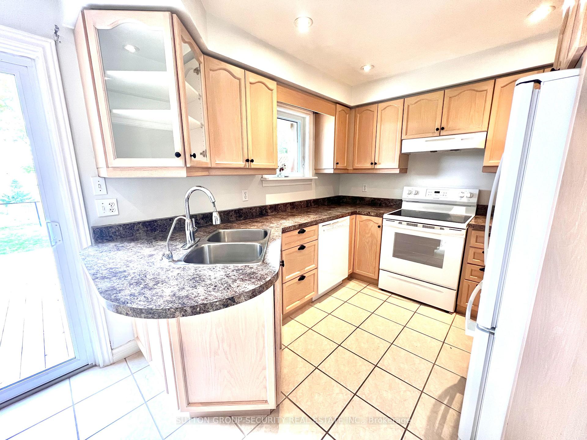 Photo 5 of 16 Daniele Avenue N, New Tecumseth, Beeton — HOMEH