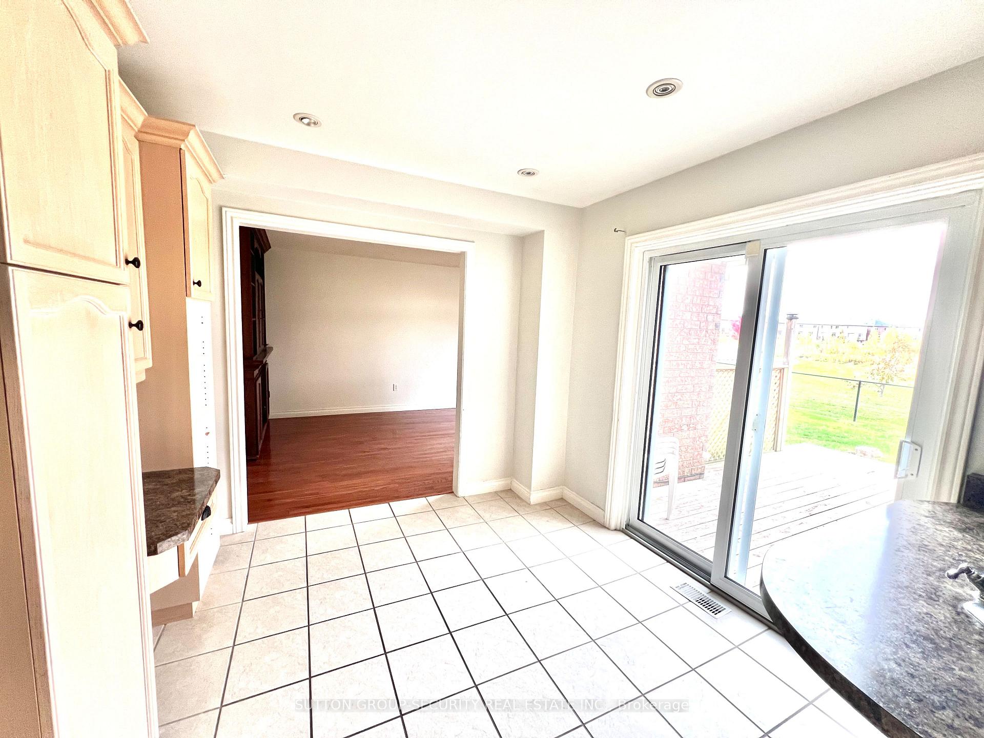Photo 6 of 16 Daniele Avenue N, New Tecumseth, Beeton — HOMEH