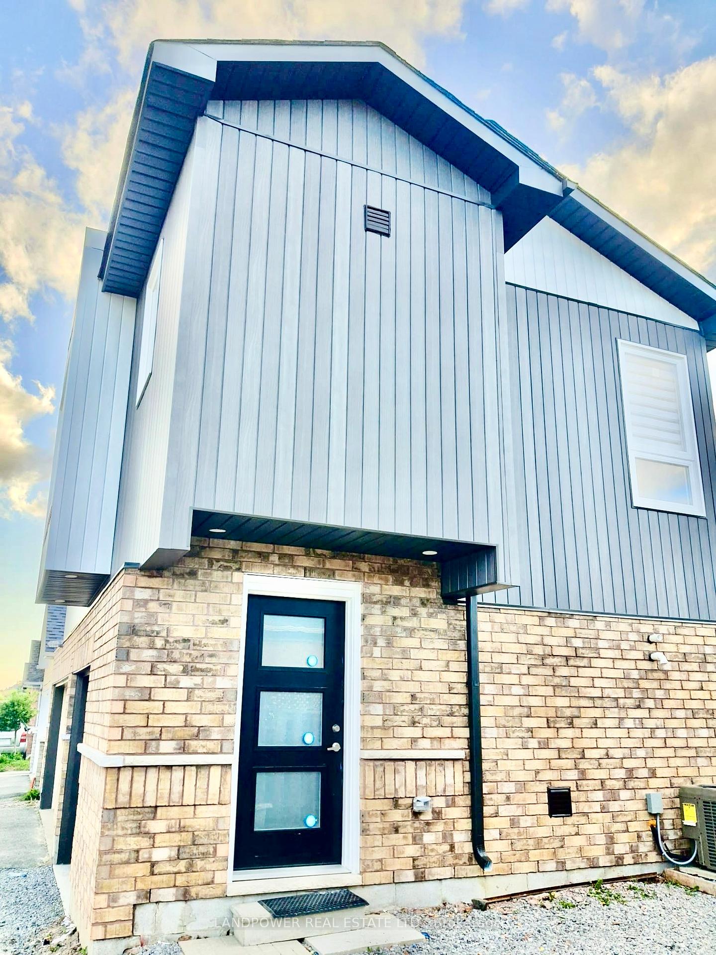 Photo 2 of 17 West Normandy Drive, Markham, Cornell — HOMEH