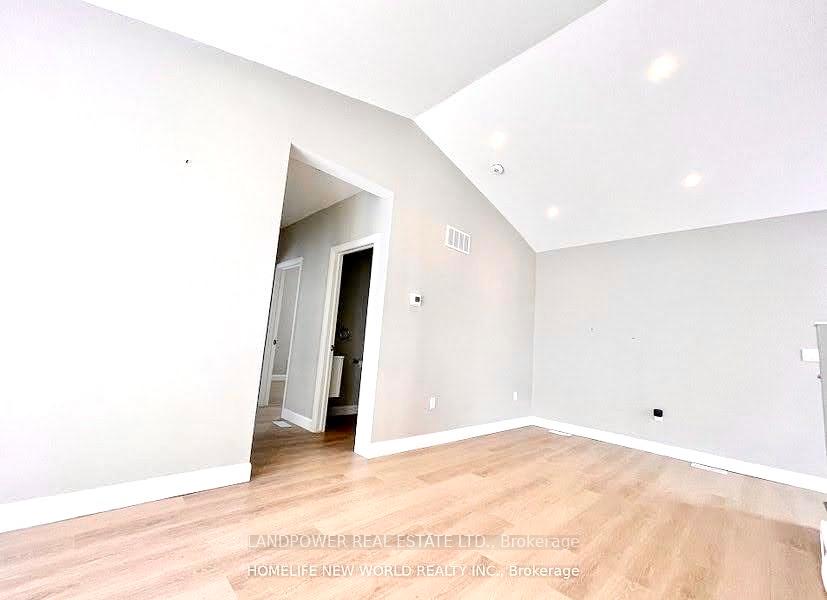 Photo 4 of 17 West Normandy Drive, Markham, Cornell — HOMEH