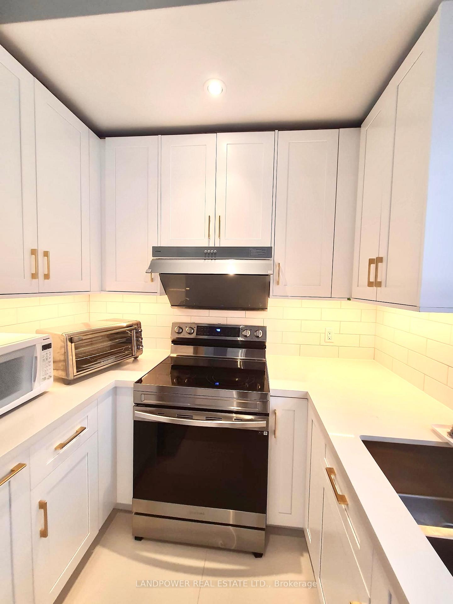 Photo 8 of 17 West Normandy Drive, Markham, Cornell — HOMEH