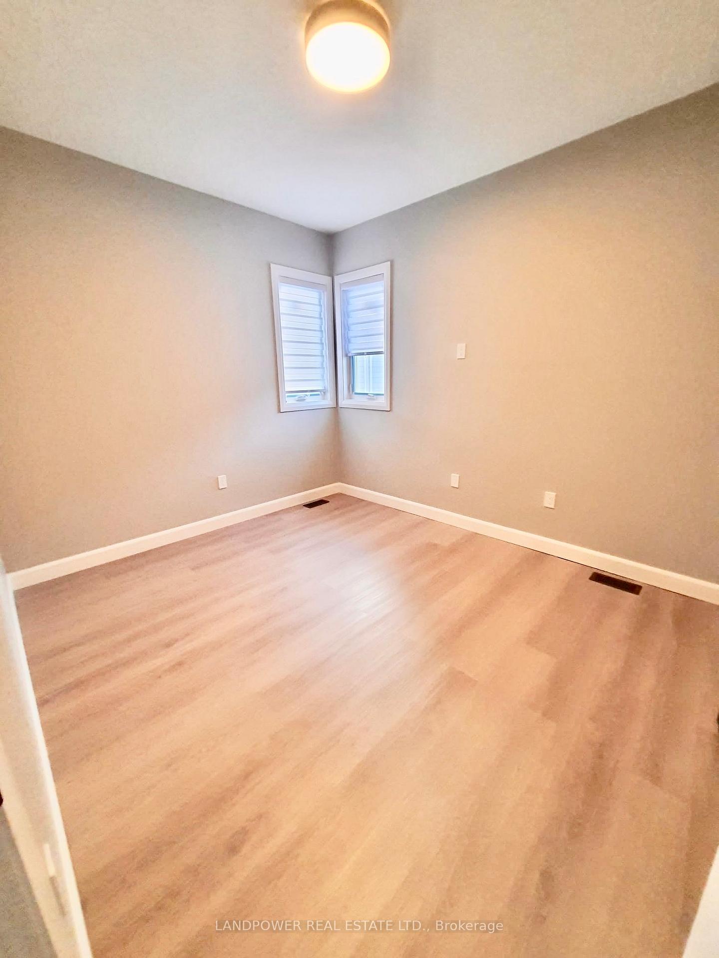 Photo 10 of 17 West Normandy Drive, Markham, Cornell — HOMEH