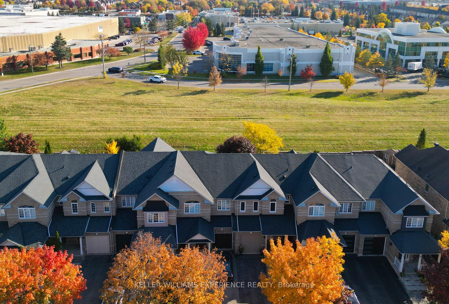 Photo 2 of 63 Watkins Glen Crescent, Aurora, Bayview Wellington — HOMEH