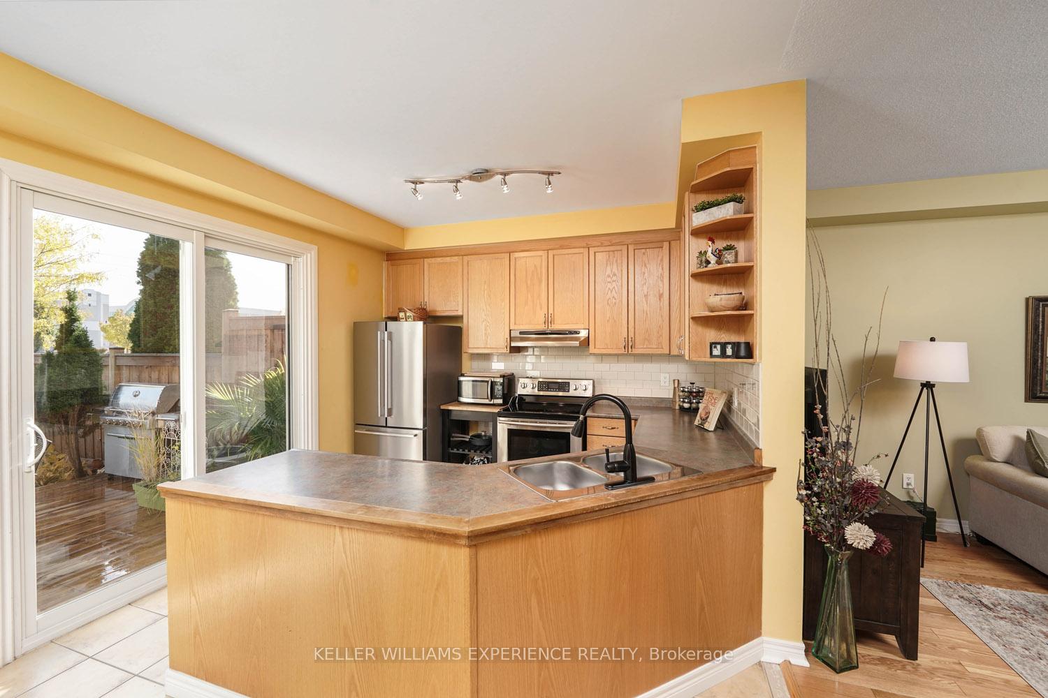 Photo 7 of 63 Watkins Glen Crescent, Aurora, Bayview Wellington — HOMEH