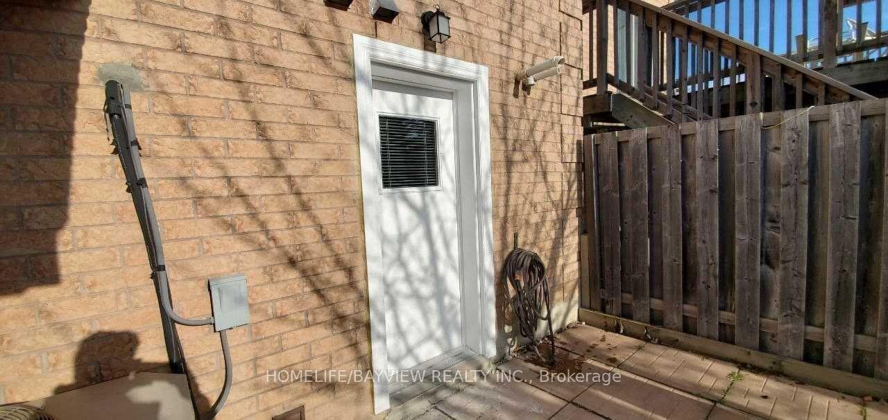 Photo 2 of Unit (Bsmnt), 19 Alder Grove, Aurora, Aurora Grove — HOMEH