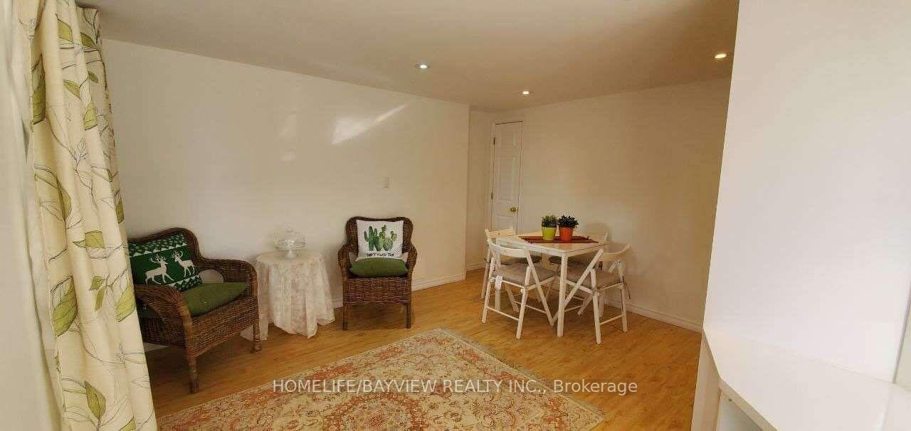 Photo 4 of Unit (Bsmnt), 19 Alder Grove, Aurora, Aurora Grove — HOMEH