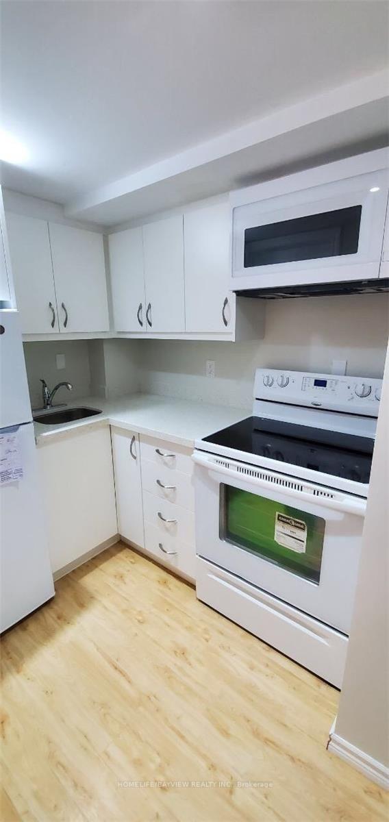 Photo 5 of Unit (Bsmnt), 19 Alder Grove, Aurora, Aurora Grove — HOMEH