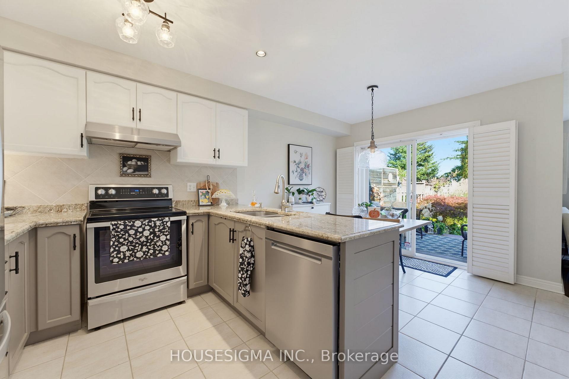 Photo 6 of 103 Thoroughbred Boulevard, Hamilton, Meadowlands — HOMEH