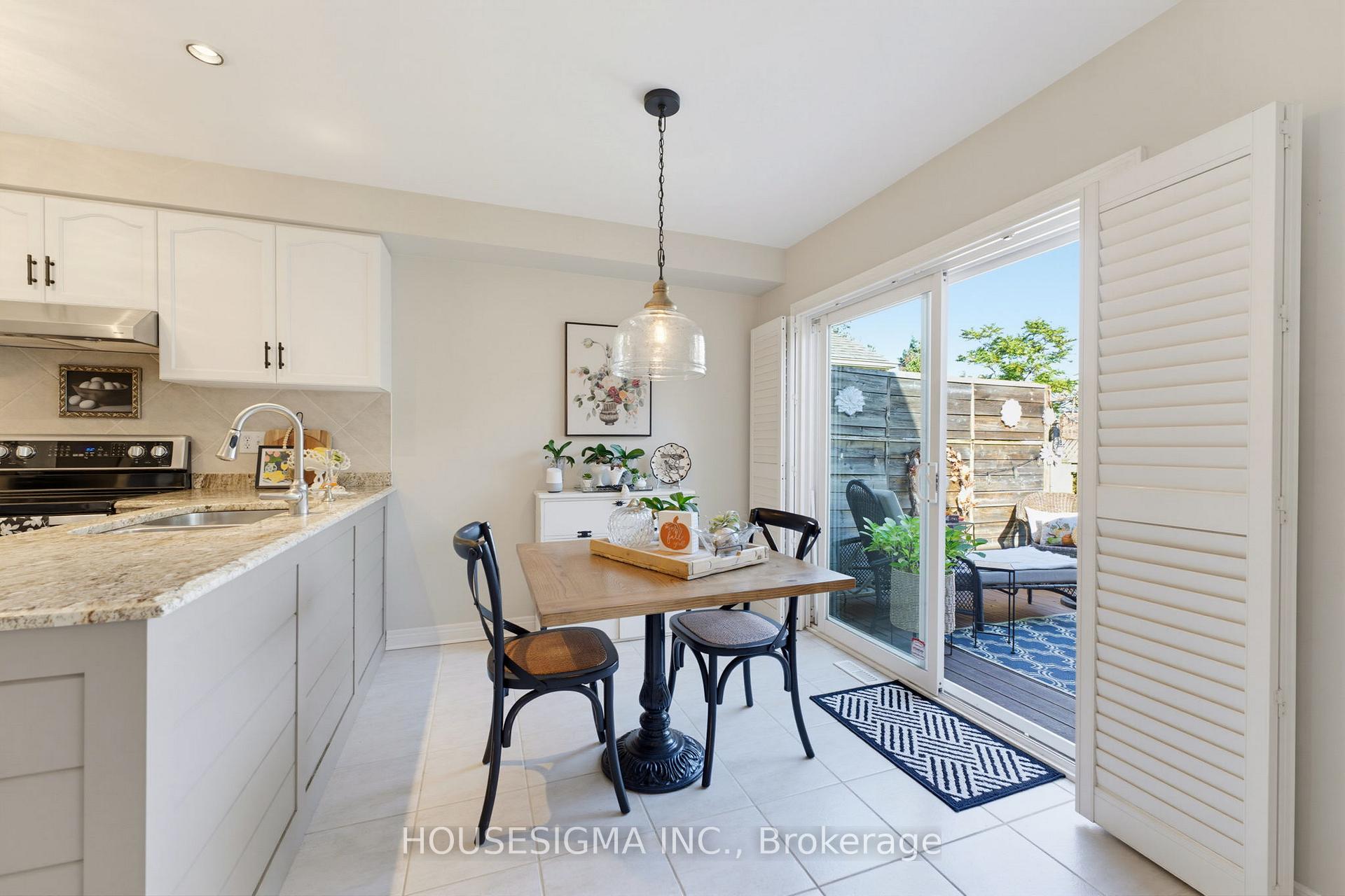 Photo 10 of 103 Thoroughbred Boulevard, Hamilton, Meadowlands — HOMEH