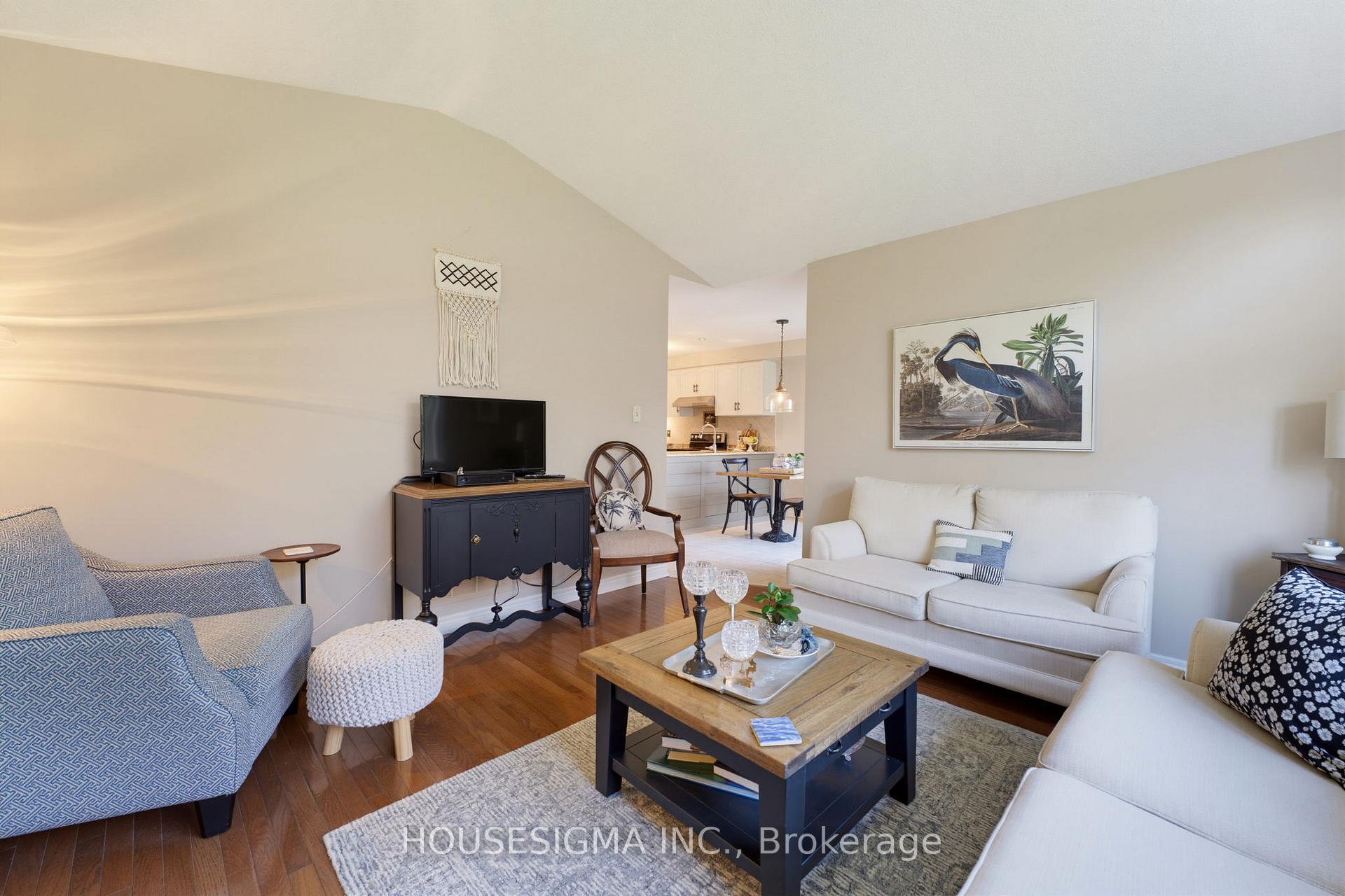 Photo 13 of 103 Thoroughbred Boulevard, Hamilton, Meadowlands — HOMEH