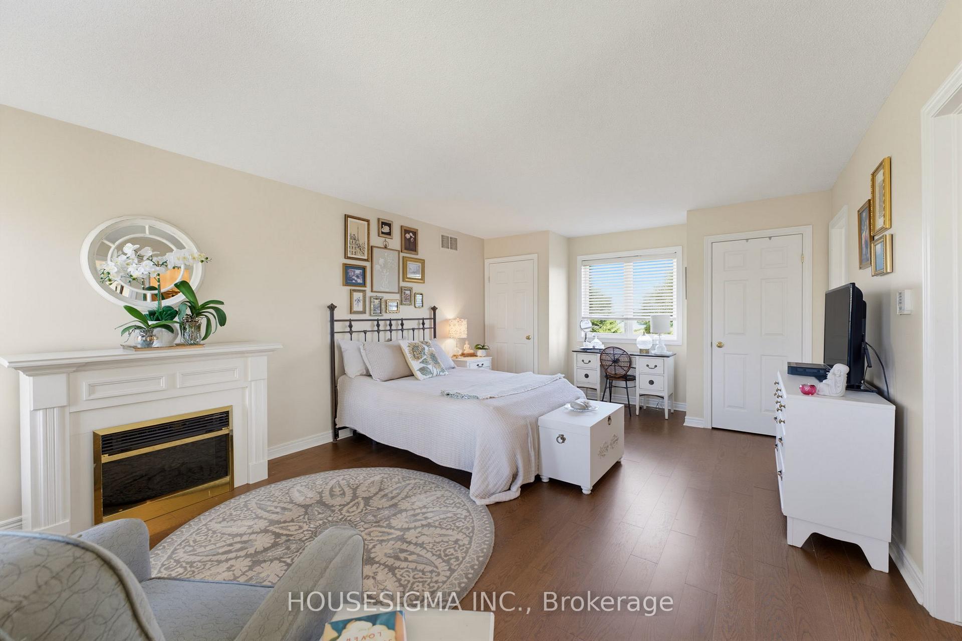 Photo 16 of 103 Thoroughbred Boulevard, Hamilton, Meadowlands — HOMEH