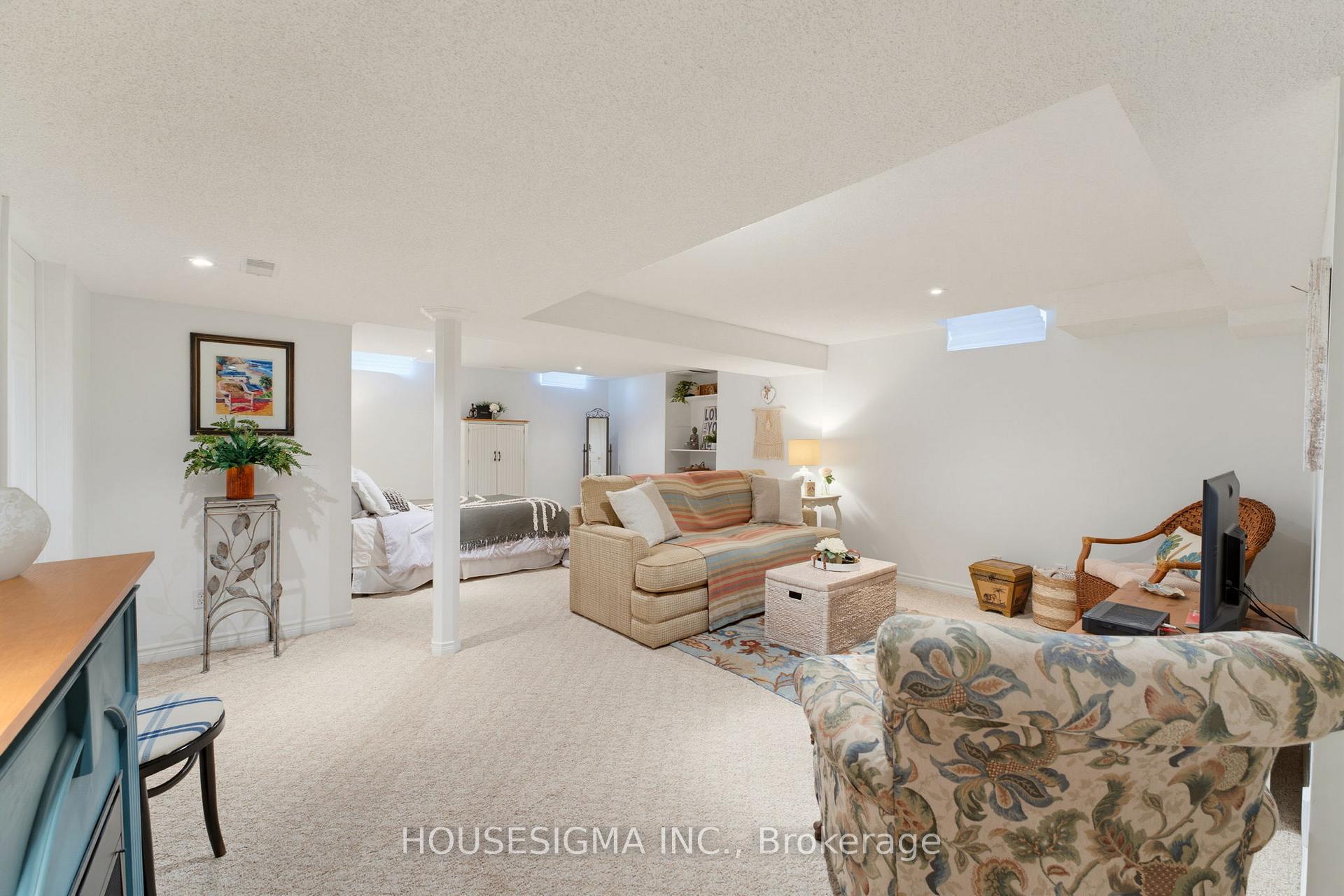 Photo 23 of 103 Thoroughbred Boulevard, Hamilton, Meadowlands — HOMEH