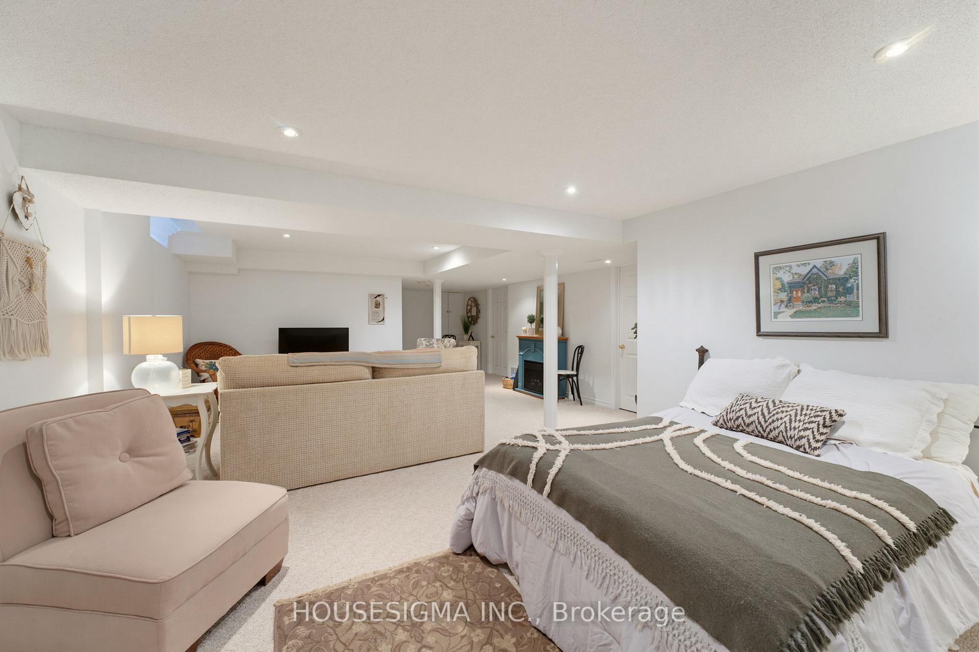 Photo 24 of 103 Thoroughbred Boulevard, Hamilton, Meadowlands — HOMEH
