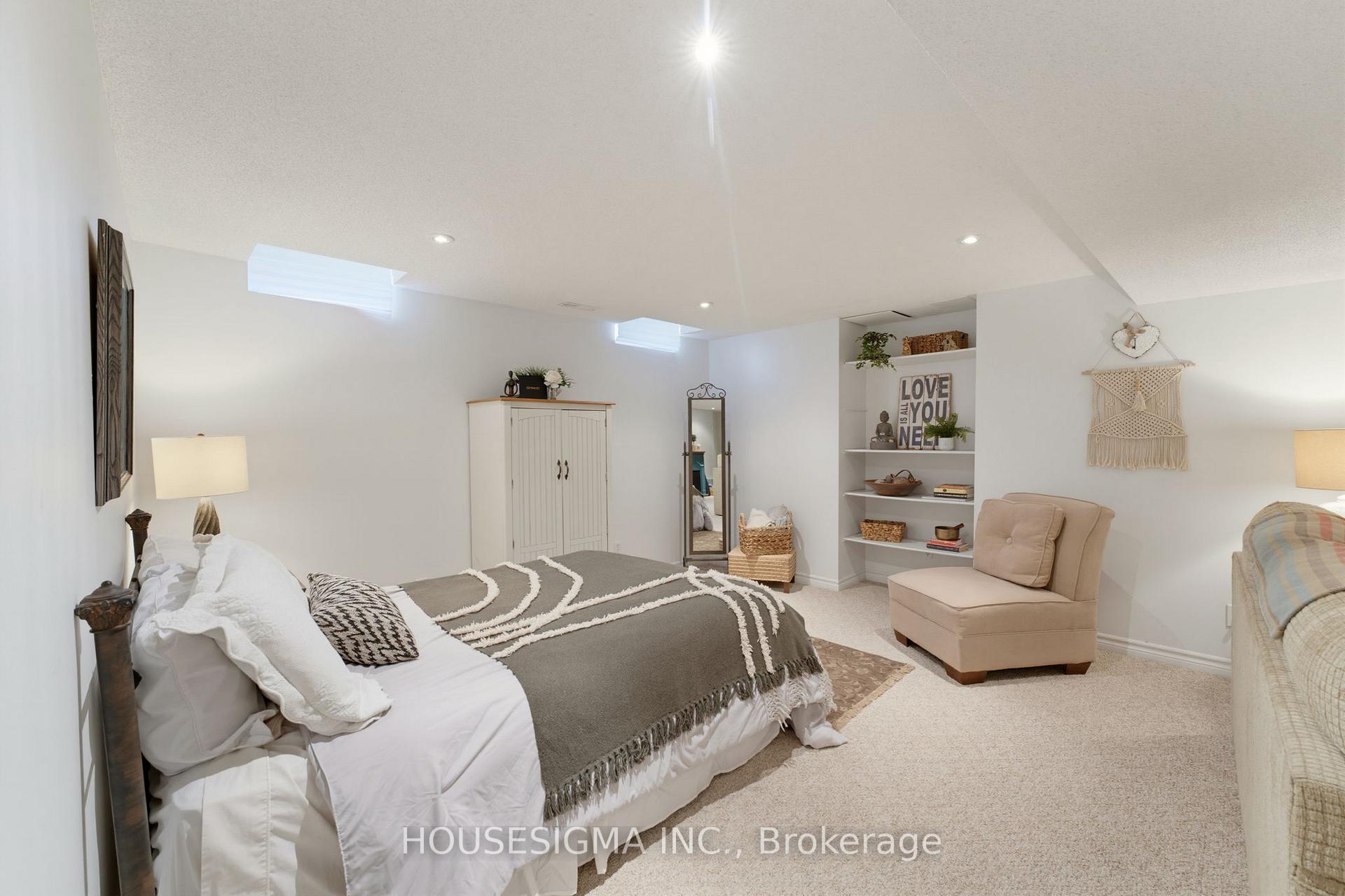 Photo 25 of 103 Thoroughbred Boulevard, Hamilton, Meadowlands — HOMEH
