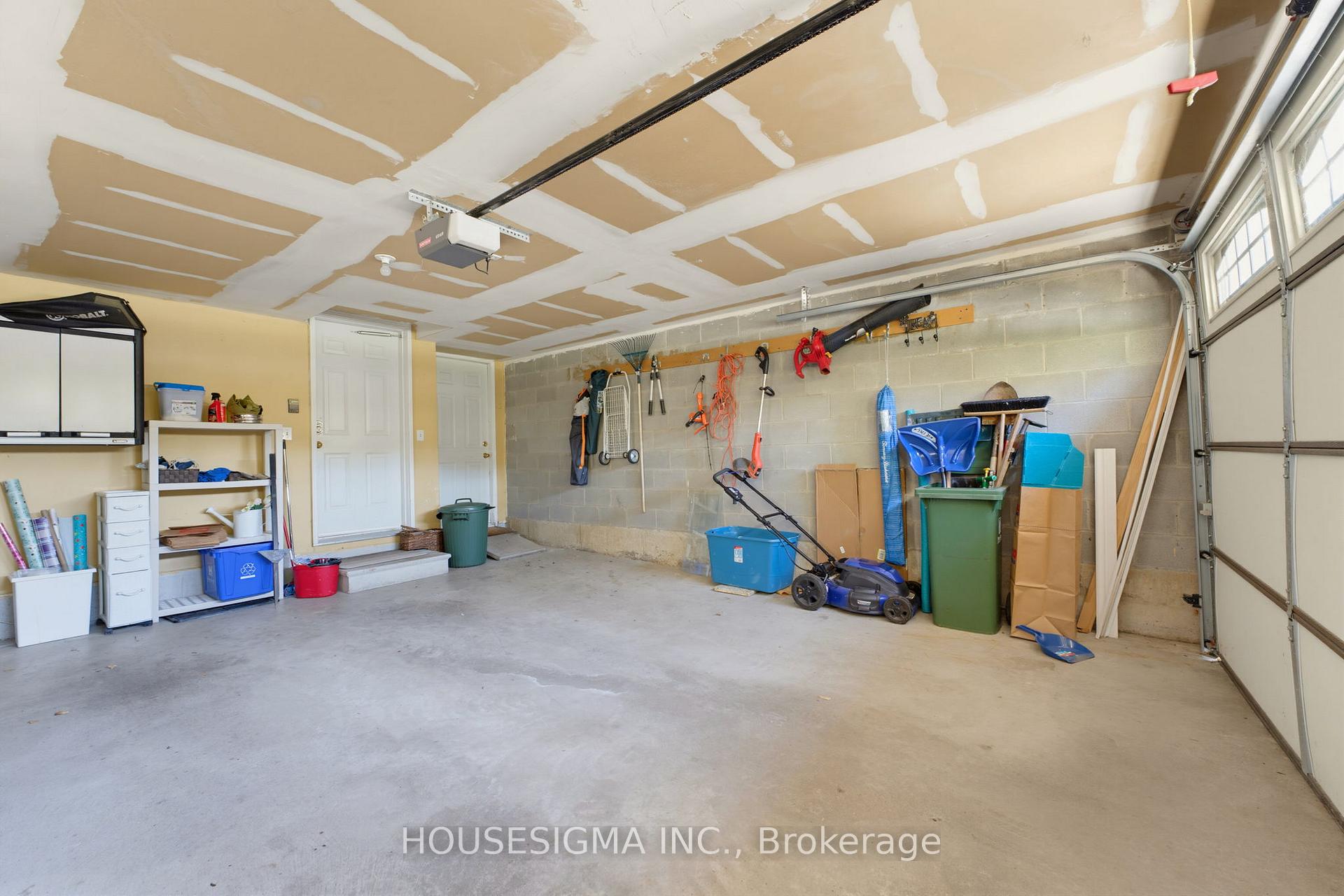 Photo 29 of 103 Thoroughbred Boulevard, Hamilton, Meadowlands — HOMEH