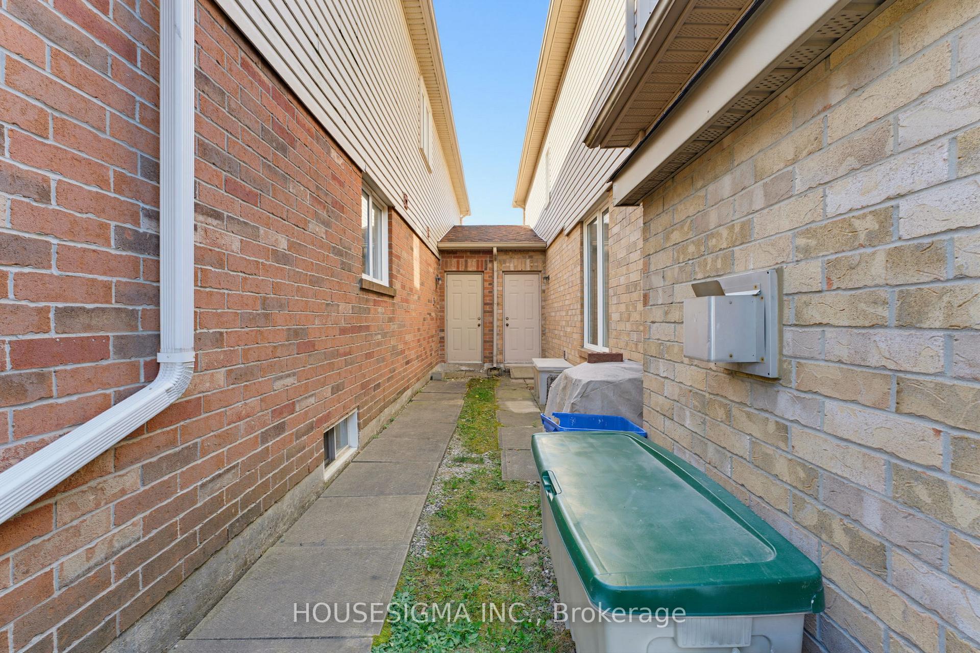 Photo 35 of 103 Thoroughbred Boulevard, Hamilton, Meadowlands — HOMEH