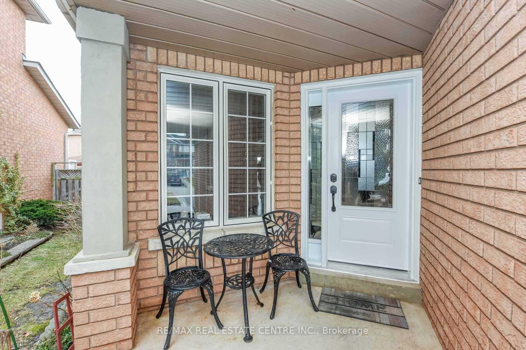 Photo 2 of 764 Avocado Crescent, Mississauga, Meadowvale Village — HOMEH