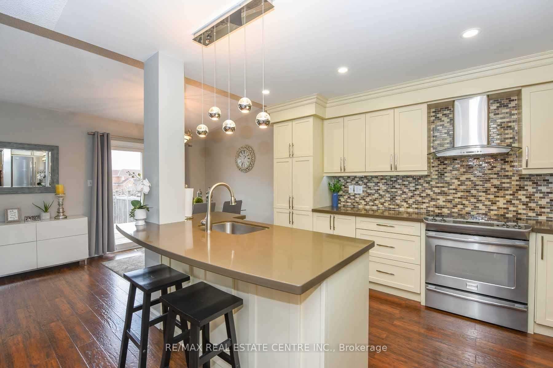 Photo 4 of 764 Avocado Crescent, Mississauga, Meadowvale Village — HOMEH