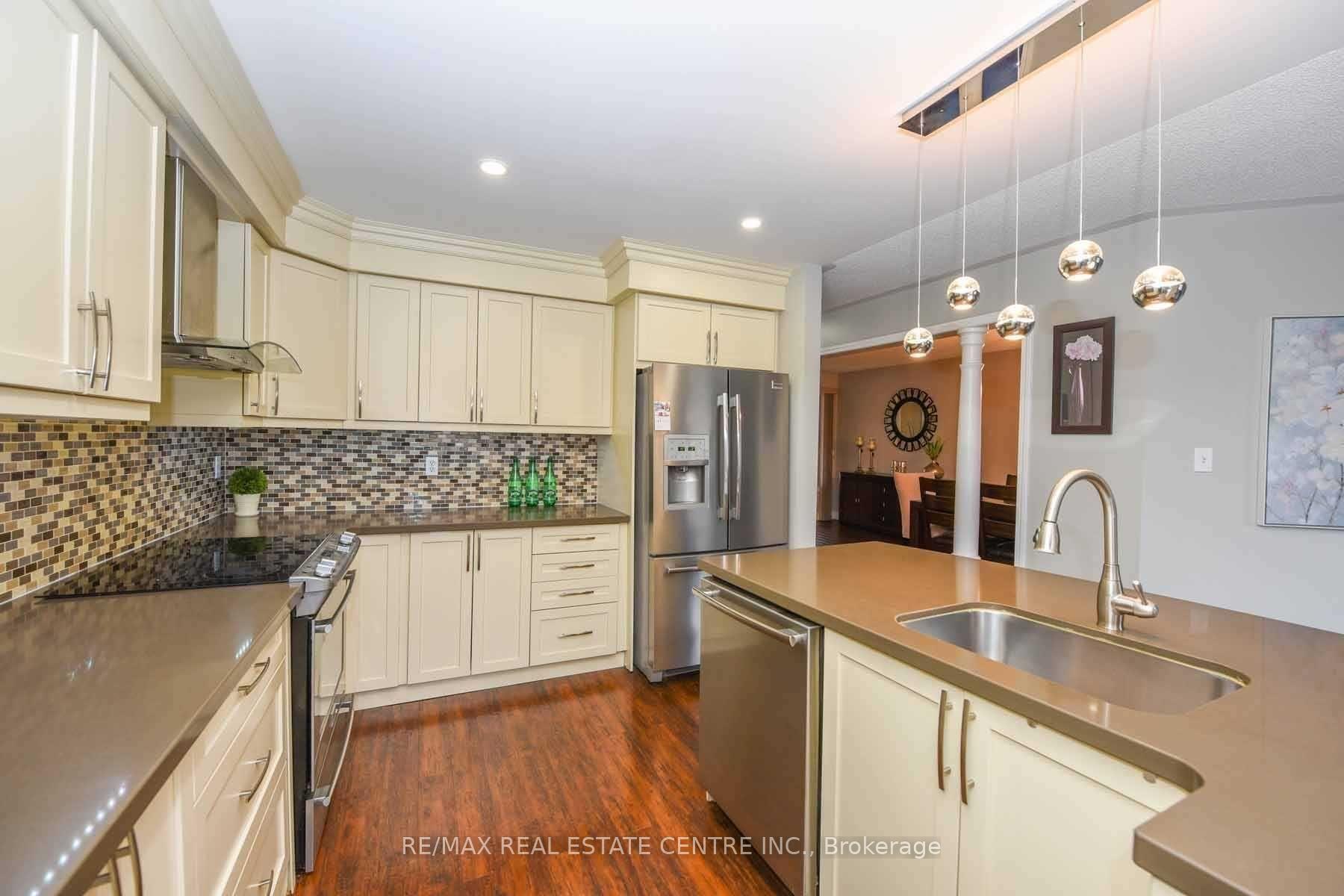 Photo 6 of 764 Avocado Crescent, Mississauga, Meadowvale Village — HOMEH