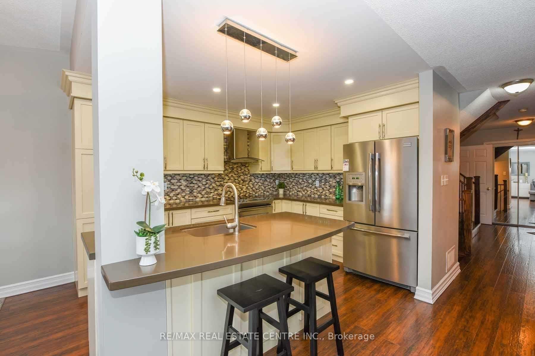 Photo 7 of 764 Avocado Crescent, Mississauga, Meadowvale Village — HOMEH