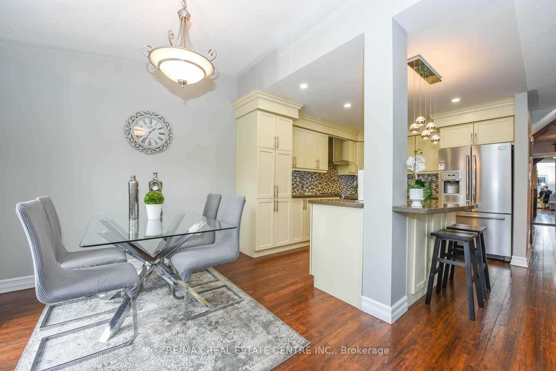 Photo 9 of 764 Avocado Crescent, Mississauga, Meadowvale Village — HOMEH