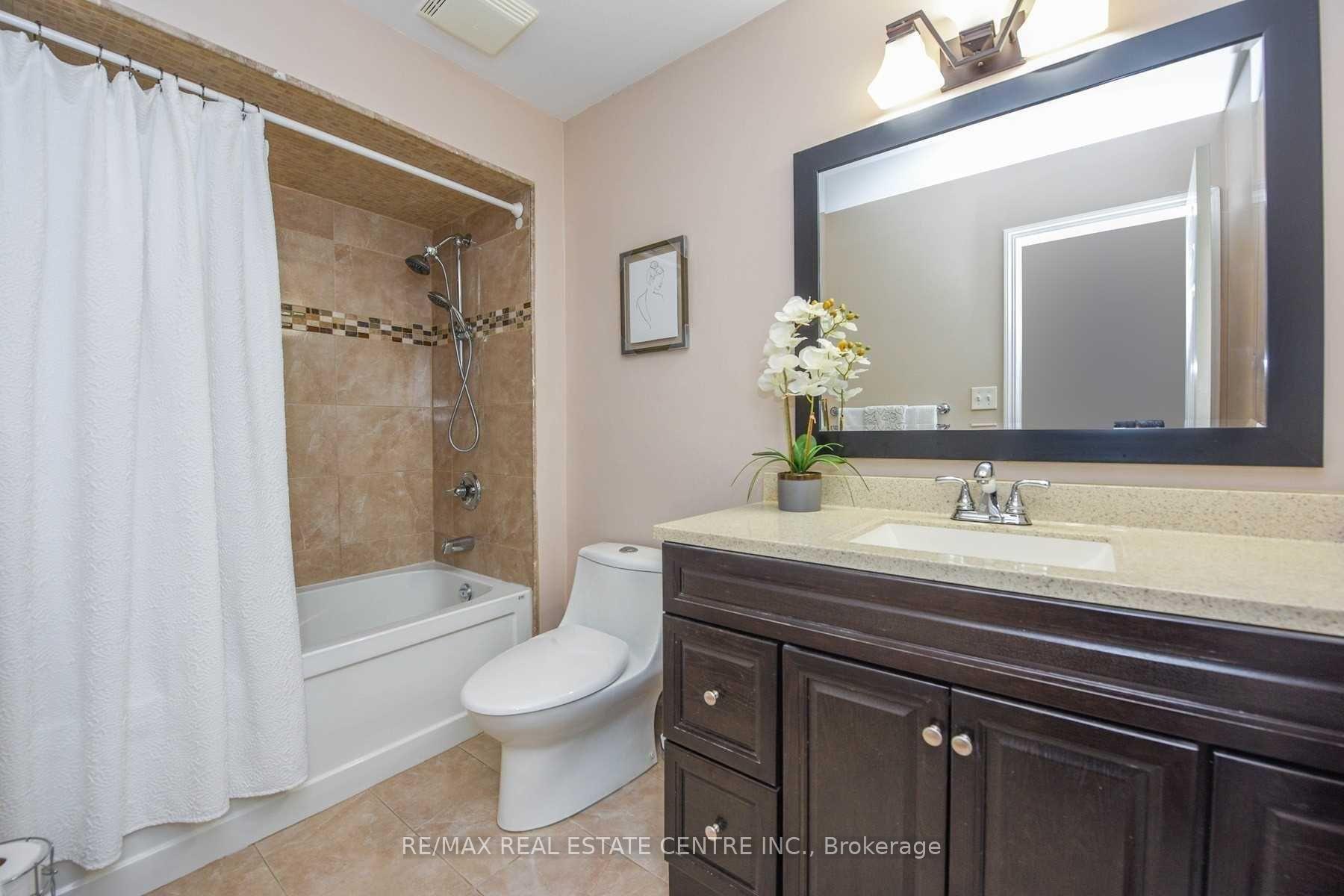 Photo 14 of 764 Avocado Crescent, Mississauga, Meadowvale Village — HOMEH