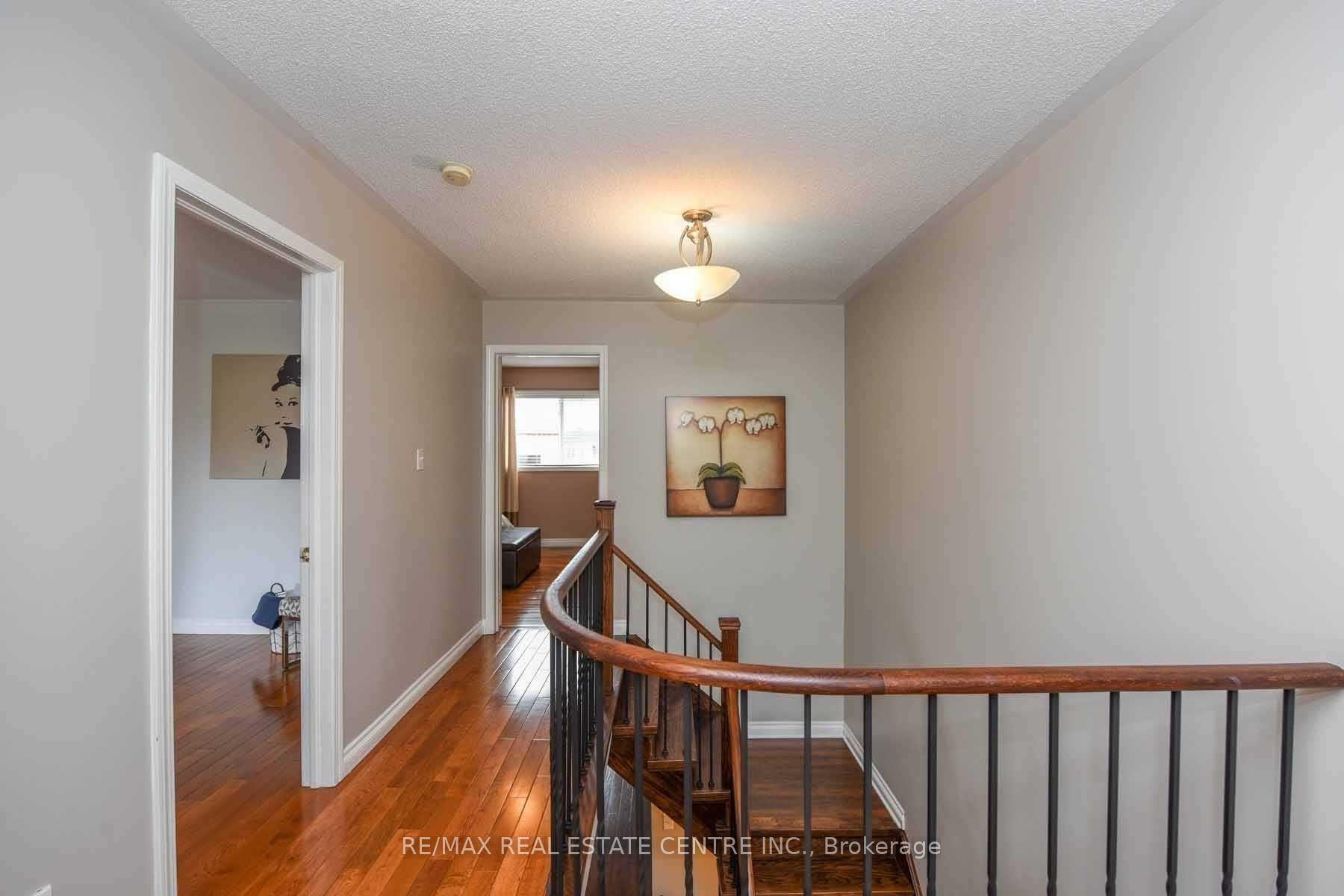 Photo 15 of 764 Avocado Crescent, Mississauga, Meadowvale Village — HOMEH