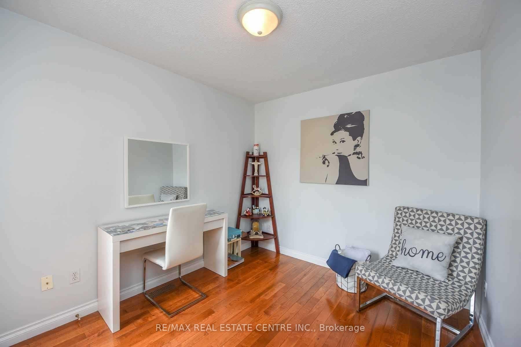 Photo 17 of 764 Avocado Crescent, Mississauga, Meadowvale Village — HOMEH